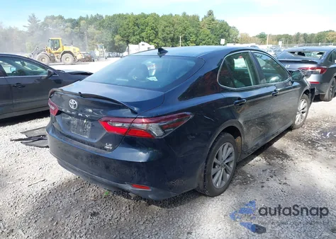 2021 Toyota Camry Le Awd z USA, uszkodzony, nr VIN 4T1C11BKXMU024850